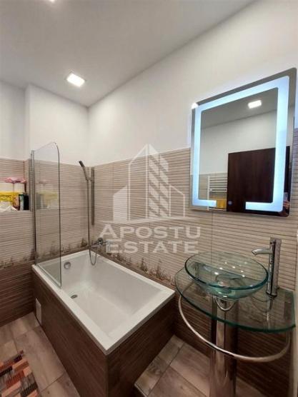 Apartament 2 camere zona Micalaca cu loc de parcare