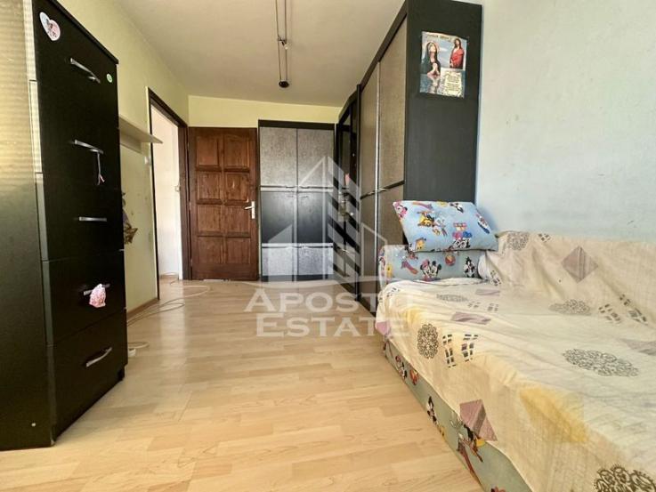 Apartament cu 2 camere, bloc izolat, zona Girocului