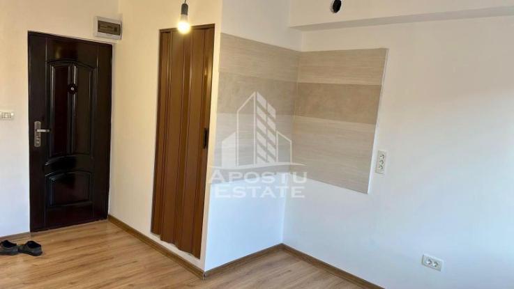 Garsoniera complet renovata,etaj intermediar,zona UMT