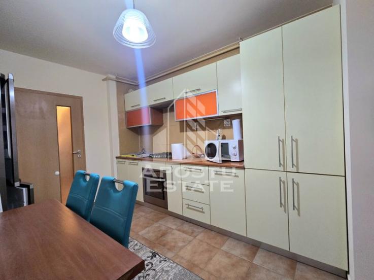 Apartament cu 3 camere si 2 bai, boxa si loc de parcare, Aradului