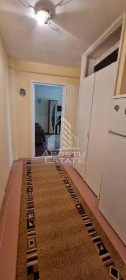 Apartament cu o camera, decomandat, zona Sagului