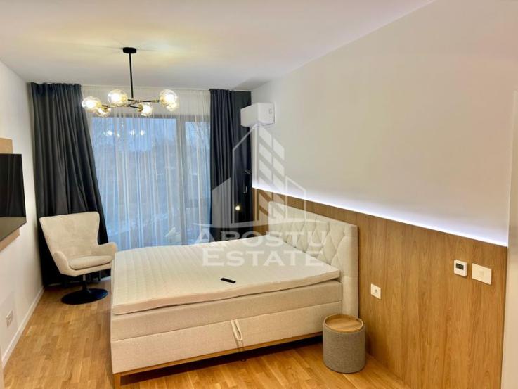 Apartament 4 camere , mobilat lux, loc parcare SUBTERAN,  Central