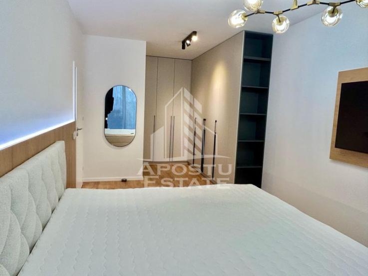 Apartament 4 camere , mobilat lux, loc parcare SUBTERAN,  Central