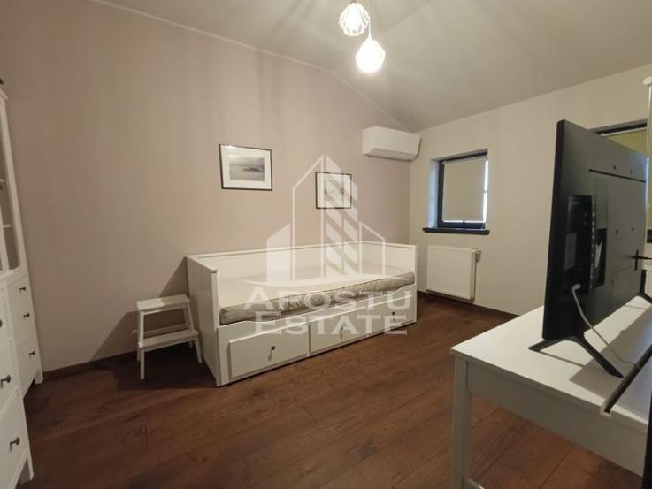 Apartament 3 camere pe doua nivele, 2 bai,  zona Ronat!