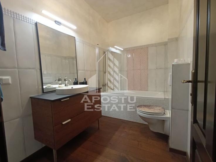 Apartament 3 camere pe doua nivele, 2 bai,  zona Ronat!