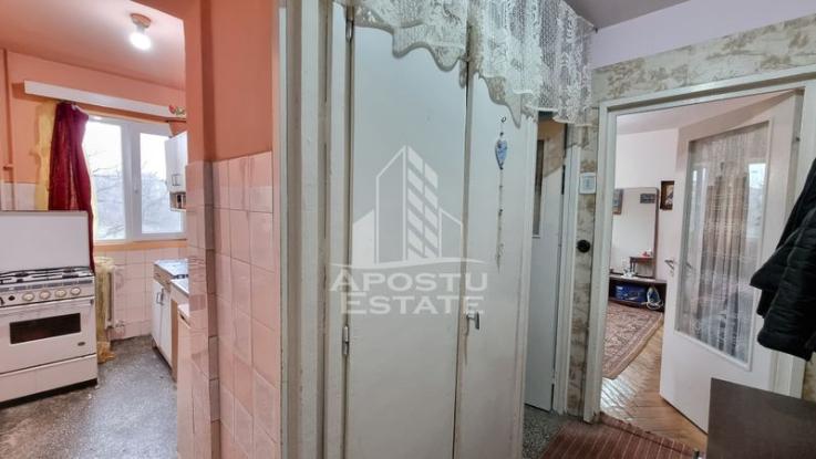 Apartament 2 camere, etaj intermediar, bloc anvelopat, zona Dacia