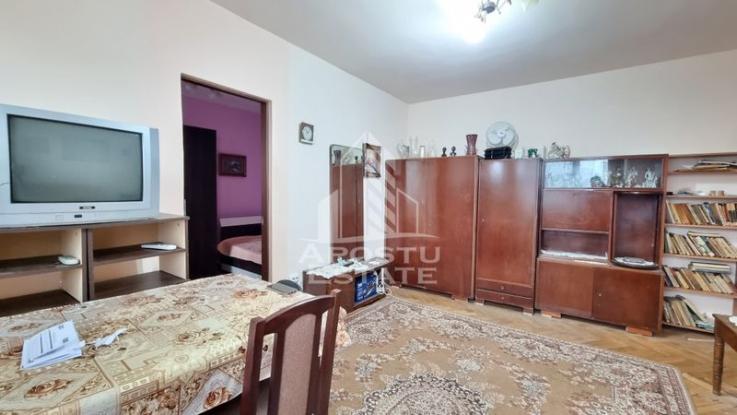 Apartament 2 camere, etaj intermediar, bloc anvelopat, zona Dacia