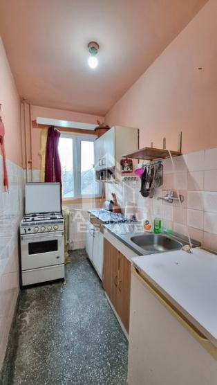 Apartament 2 camere, etaj intermediar, bloc anvelopat, zona Dacia