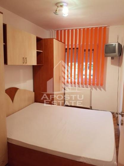 Apartament 3 camere, centrala propie, zona Lipovei