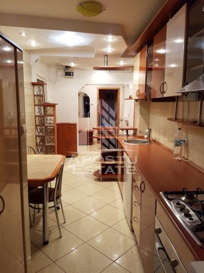 Apartament 3 camere, centrala propie, zona Lipovei