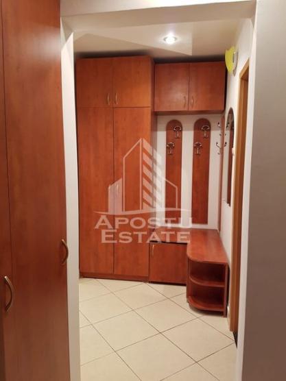 Apartament 3 camere, centrala propie, zona Lipovei