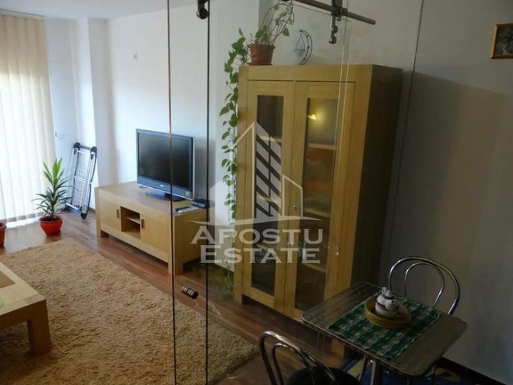 Apartament 2 camere ,loc de parcare ,zona Soarelui