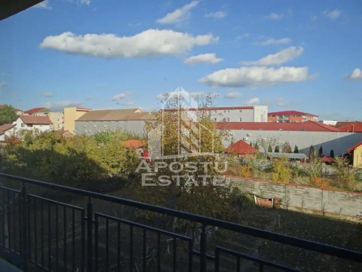 Apartament 2 camere ,loc de parcare ,zona Soarelui