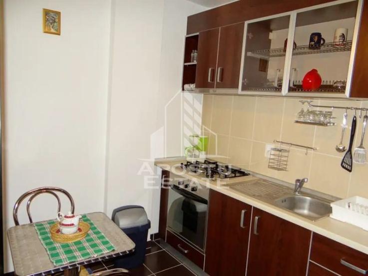 Apartament 2 camere ,loc de parcare ,zona Soarelui