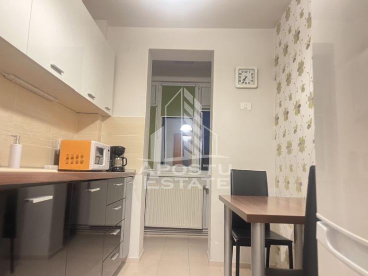 Apartament cu 3 camere, centrala proprie, zona Bd Cetatii