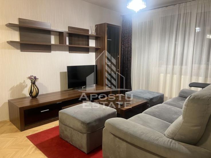 Apartament cu 3 camere, centrala proprie, zona Bd Cetatii