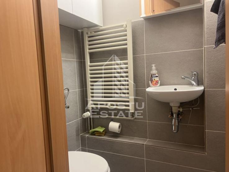 Apartament cu 3 camere, centrala proprie, zona Bd Cetatii