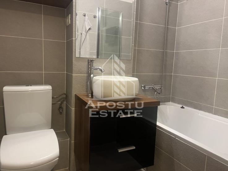 Apartament cu 3 camere, centrala proprie, zona Bd Cetatii