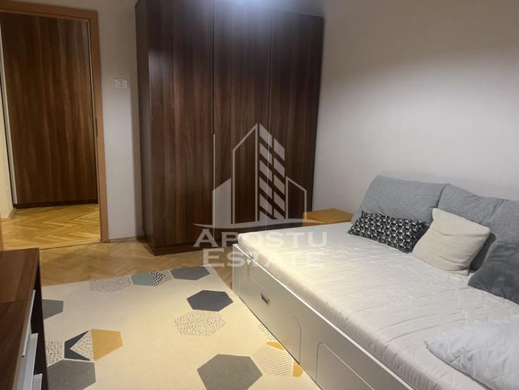 Apartament cu 3 camere, centrala proprie, zona Bd Cetatii