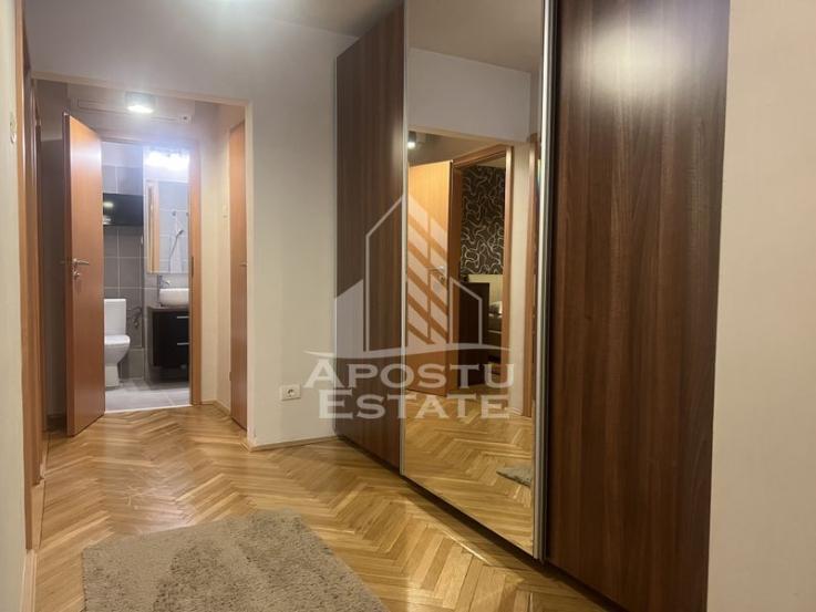 Apartament cu 3 camere, centrala proprie, zona Bd Cetatii