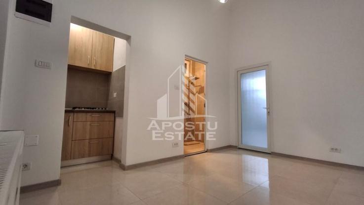 Spatiu comercial / birouri - 85 mp renovat modern