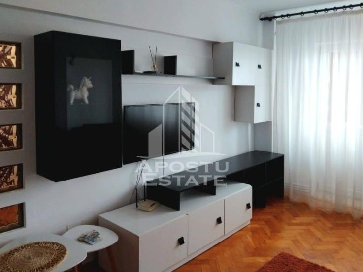 Apartament 2 camere de inchiriat , zona UTA 300 eur