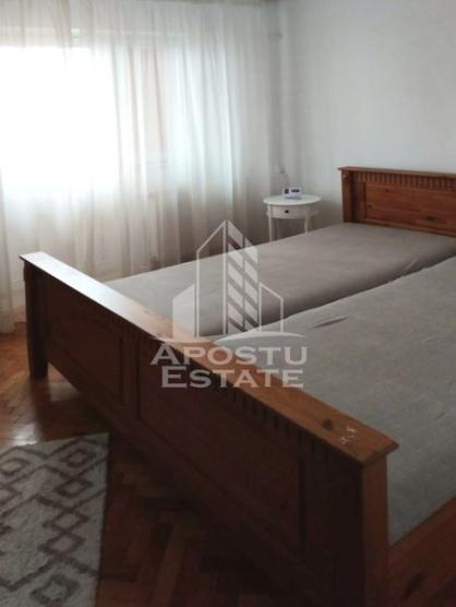 Apartament 2 camere de inchiriat , zona UTA 300 eur