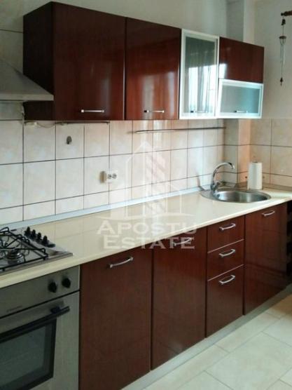 Apartament 2 camere de inchiriat , zona UTA 300 eur