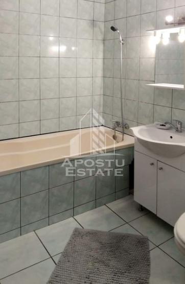 Apartament 2 camere de inchiriat , zona UTA 300 eur