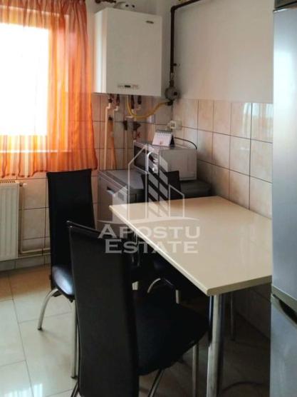 Apartament 2 camere de inchiriat , zona UTA 300 eur