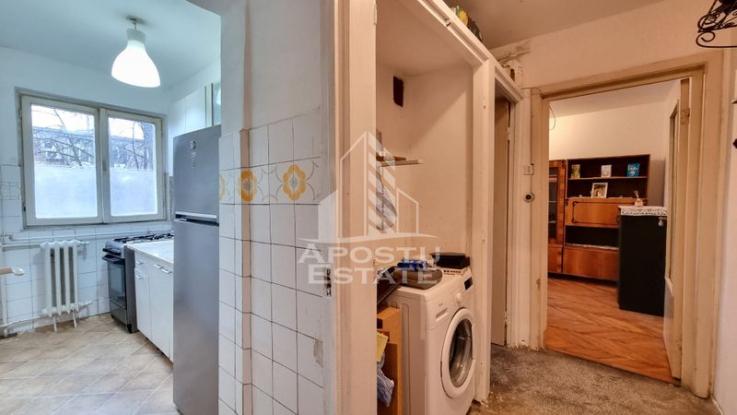 Apartament cu 3 camere, etaj intermediar, zona Dacia