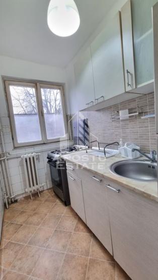 Apartament cu 3 camere, etaj intermediar, zona Dacia