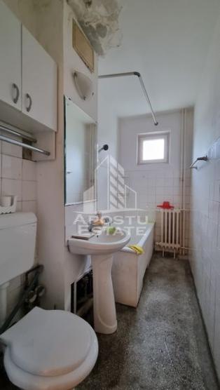 Apartament cu 3 camere, etaj intermediar, zona Dacia