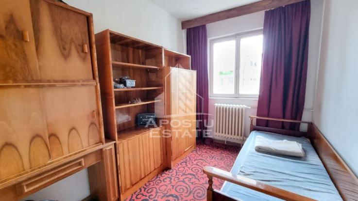 Apartament cu 3 camere, etaj intermediar, zona Dacia