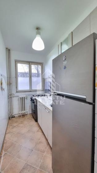 Apartament cu 3 camere, etaj intermediar, zona Dacia