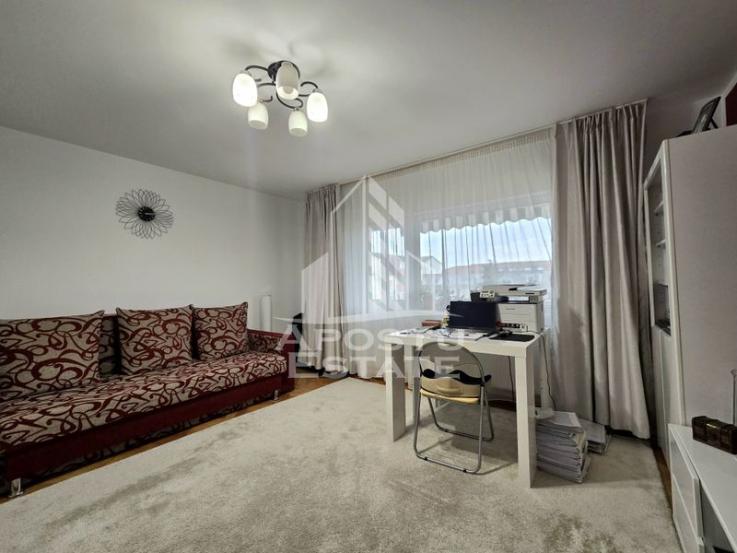 Apartament renovat, decomandat, cu 3 camere si 2 bai, zona Aradului