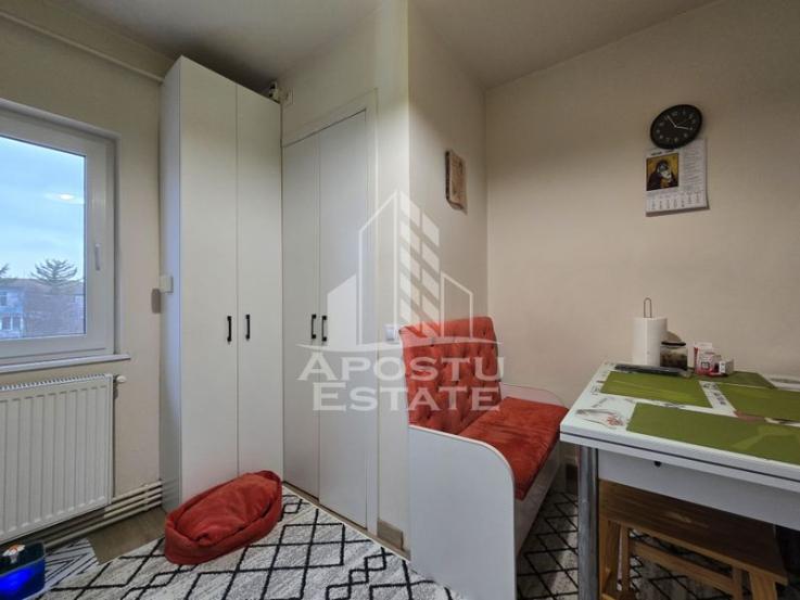 Apartament renovat, decomandat, cu 3 camere si 2 bai, zona Aradului