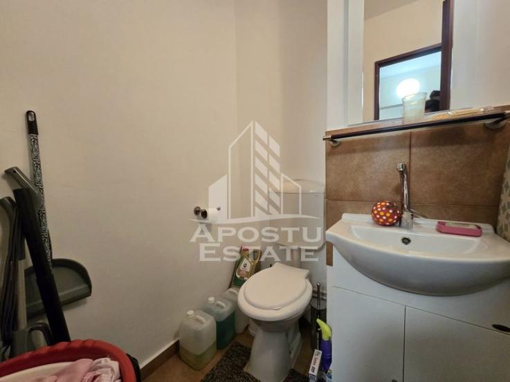 Apartament renovat, decomandat, cu 3 camere si 2 bai, zona Aradului