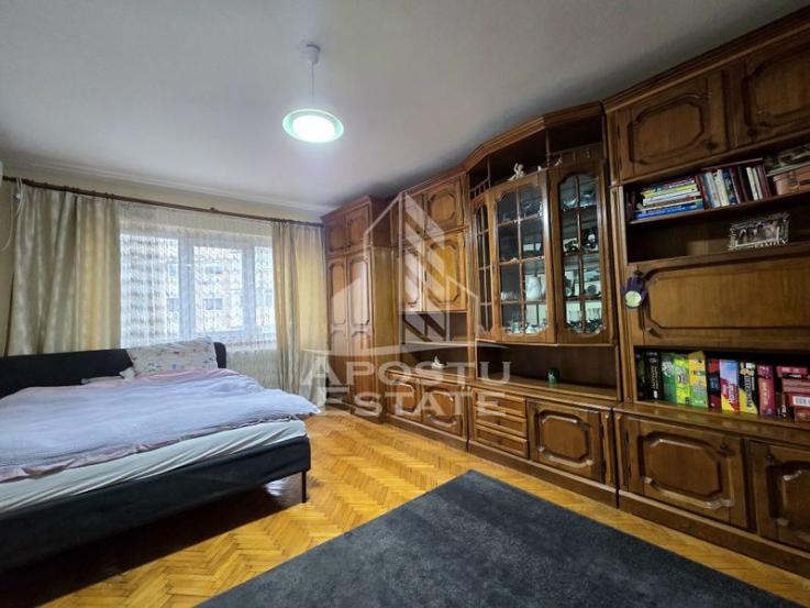 Apartament cu 2 camere, etaj intermediar, zona Aradului