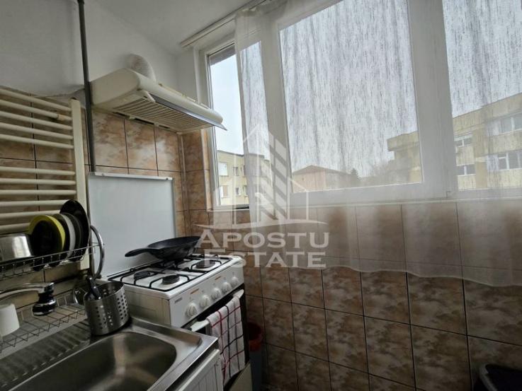 Apartament cu 2 camere, etaj intermediar, zona Aradului