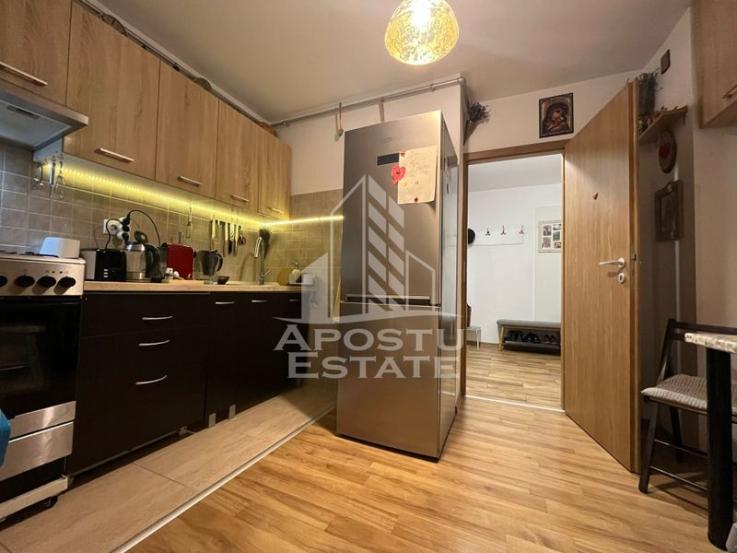 Apartament cu 3 camere,decomandat, 2 bai, etaj intermediar, Girocului