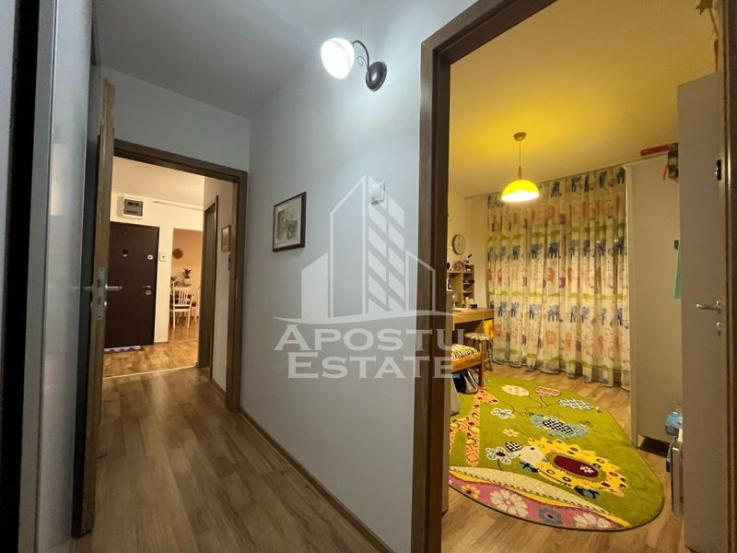 Apartament cu 3 camere,decomandat, 2 bai, etaj intermediar, Girocului