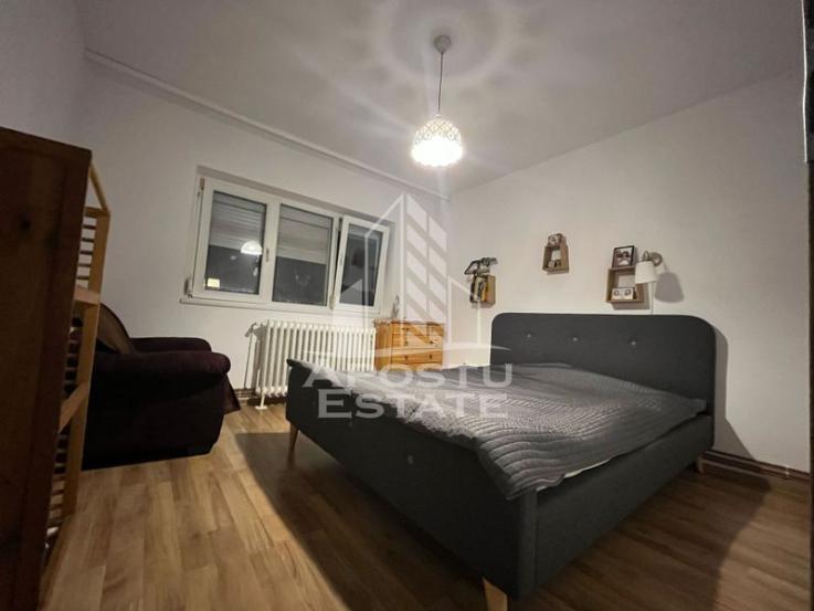 Apartament cu 3 camere,decomandat, 2 bai, etaj intermediar, Girocului