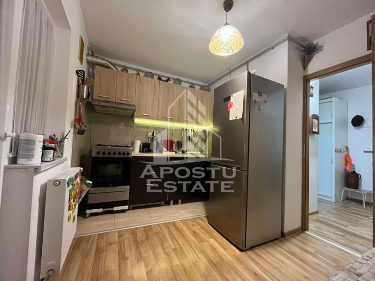 Apartament cu 3 camere,decomandat, 2 bai, etaj intermediar, Girocului