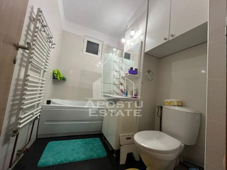 Apartament cu 3 camere,decomandat, 2 bai, etaj intermediar, Girocului