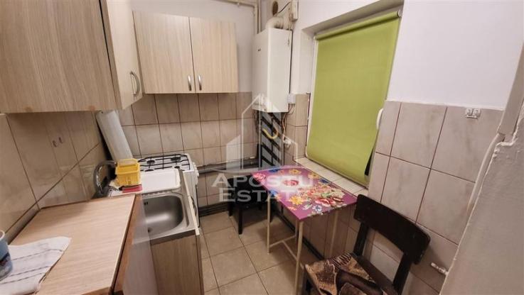 Apartament 1 camera , centrala proprie , zona Lipovei