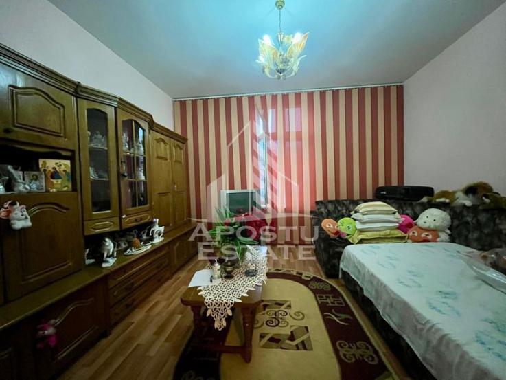 Apartament 2 camere,curte comuna,zona Complexul Studentesc