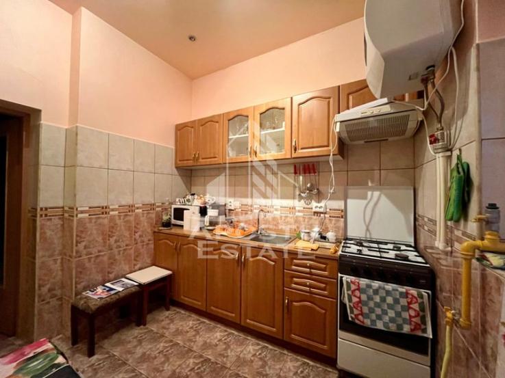 Apartament 2 camere,curte comuna,zona Complexul Studentesc