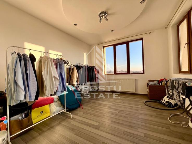 Apartament 3 camere, terasa mare, loc de parcare, zona Lunei