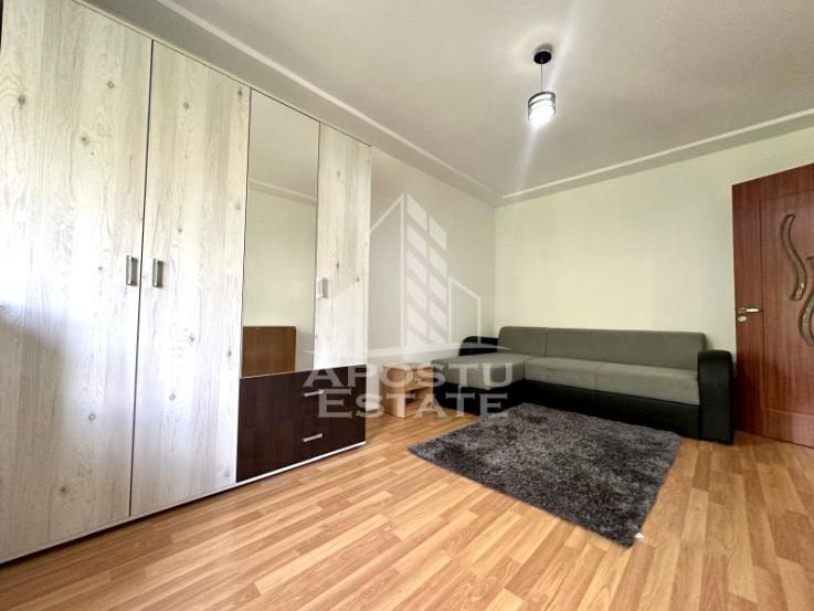 Apartament cu o camera, etajul 3, zona Girocului